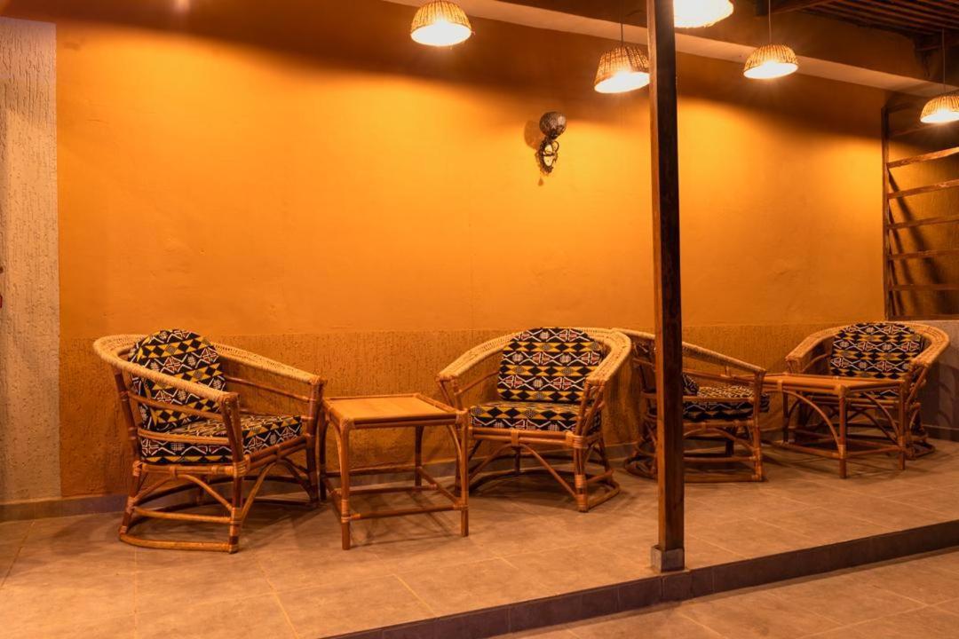 Airport Inn Hotel لومي المظهر الخارجي الصورة