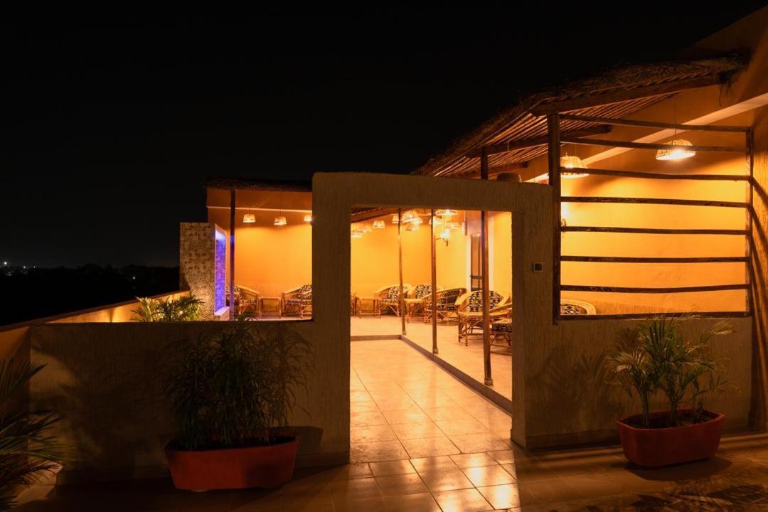 Airport Inn Hotel لومي المظهر الخارجي الصورة