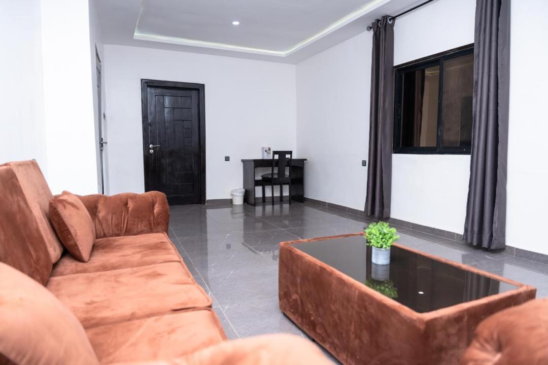 Airport Inn Hotel لومي المظهر الخارجي الصورة